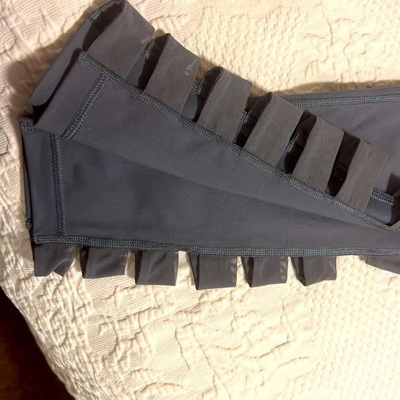 Victoria Secret Sport Leggings (Medium) Gray (Knockout by Victoria’s Secret) - Picture 2 of 4